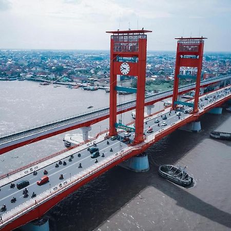 Oyo 568 Rajawali Homestay Palembang Buitenkant foto