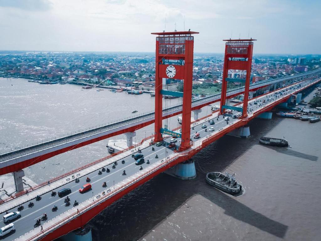 Oyo 568 Rajawali Homestay Palembang Buitenkant foto