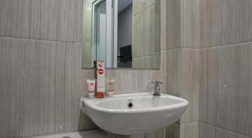 Oyo 568 Rajawali Homestay Palembang Buitenkant foto