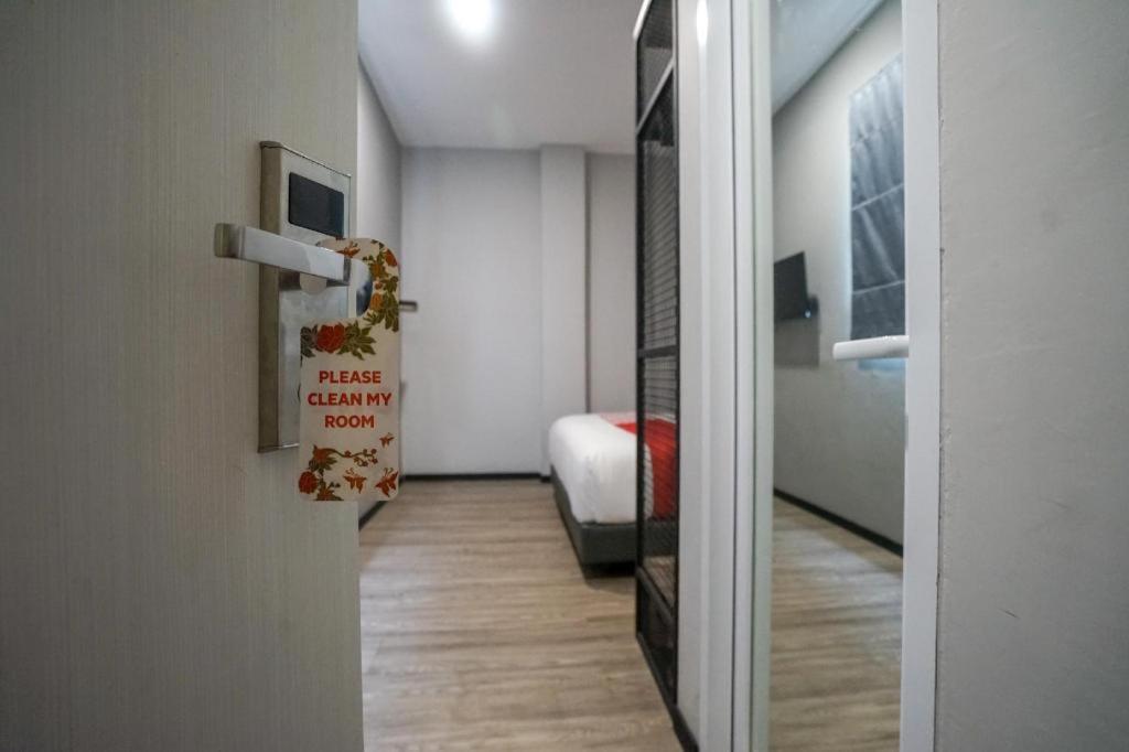 Oyo 568 Rajawali Homestay Palembang Buitenkant foto