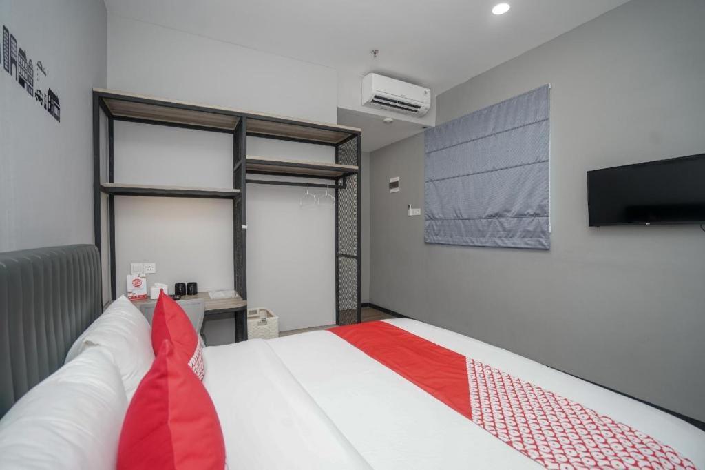 Oyo 568 Rajawali Homestay Palembang Buitenkant foto