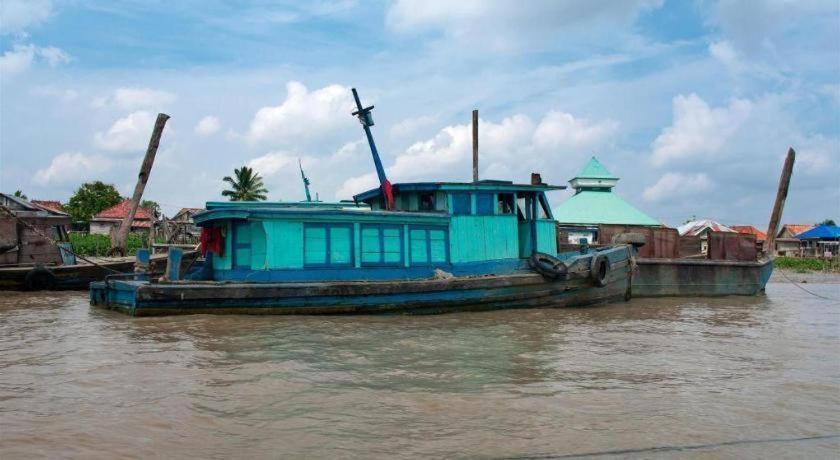 Oyo 568 Rajawali Homestay Palembang Buitenkant foto