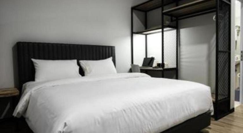 Oyo 568 Rajawali Homestay Palembang Buitenkant foto