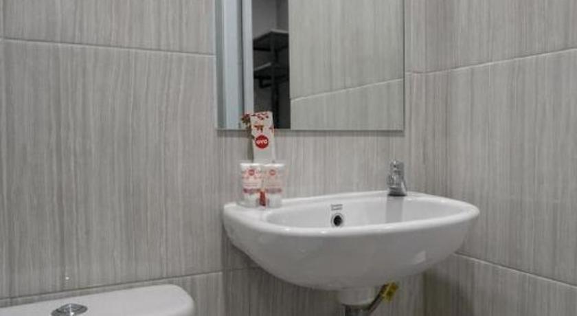 Oyo 568 Rajawali Homestay Palembang Buitenkant foto