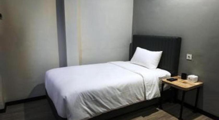 Oyo 568 Rajawali Homestay Palembang Buitenkant foto