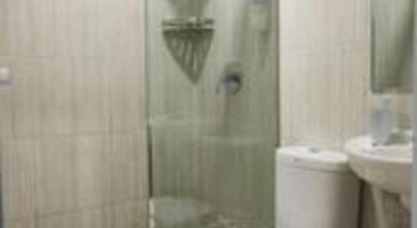 Oyo 568 Rajawali Homestay Palembang Buitenkant foto