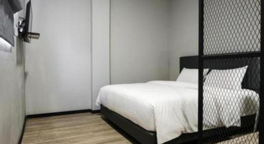 Oyo 568 Rajawali Homestay Palembang Buitenkant foto