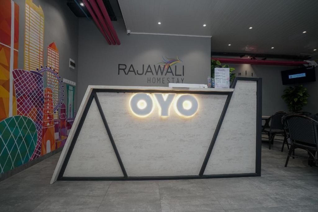 Oyo 568 Rajawali Homestay Palembang Buitenkant foto