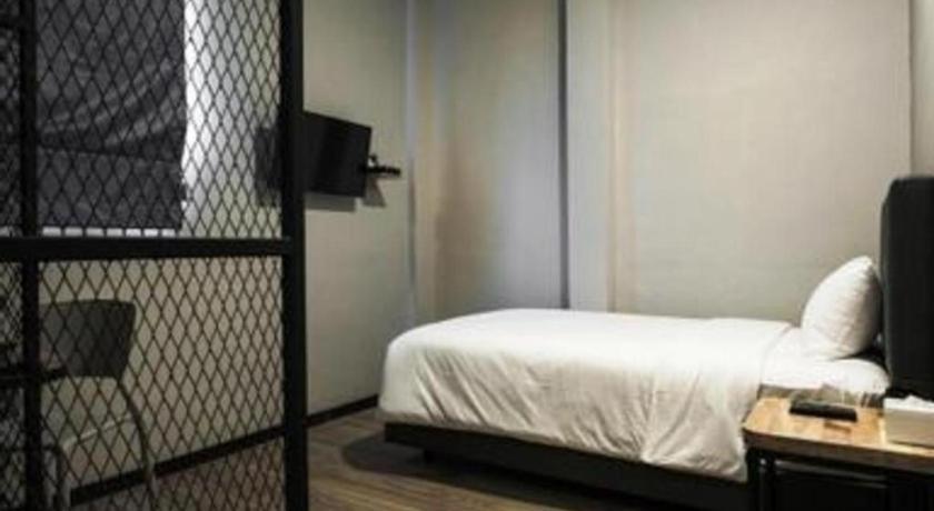 Oyo 568 Rajawali Homestay Palembang Buitenkant foto