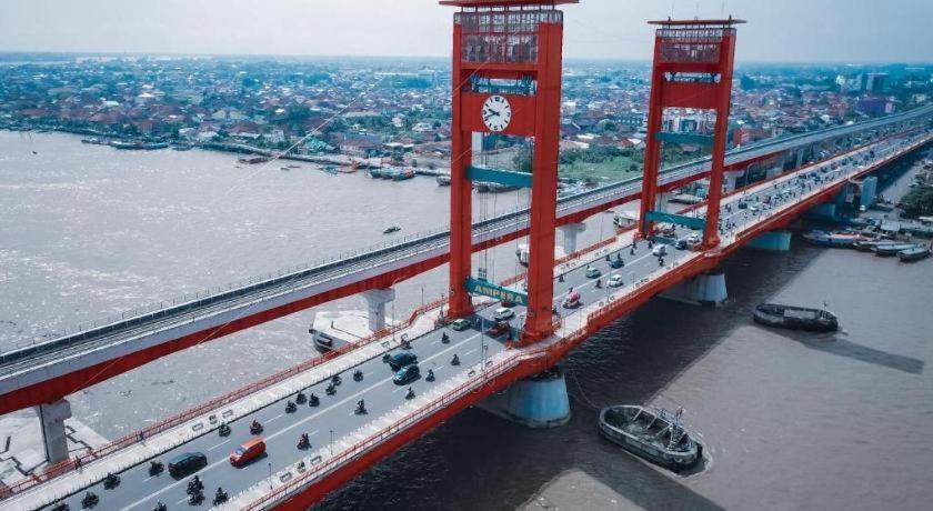 Oyo 568 Rajawali Homestay Palembang Buitenkant foto