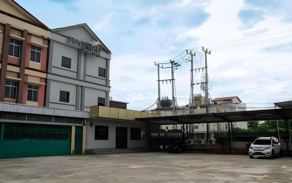Oyo 568 Rajawali Homestay Palembang Buitenkant foto