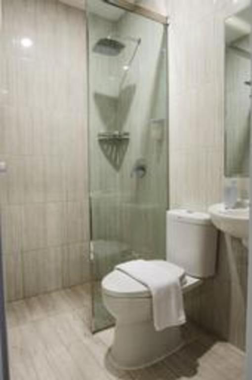 Oyo 568 Rajawali Homestay Palembang Buitenkant foto